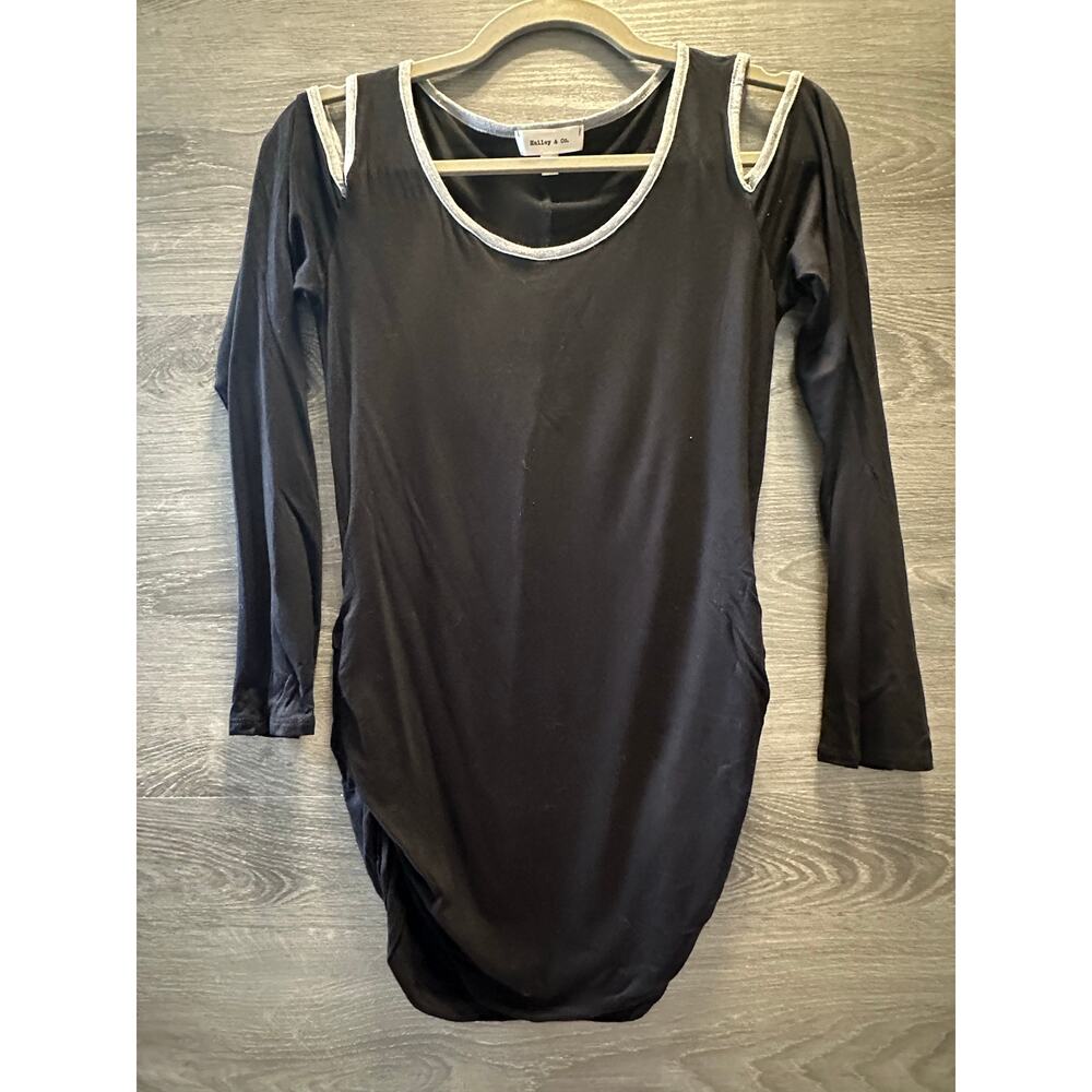 Black and gray trimmed boutique top (L)